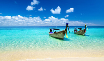 Sandstrand mit zwei Booten auf Fijii