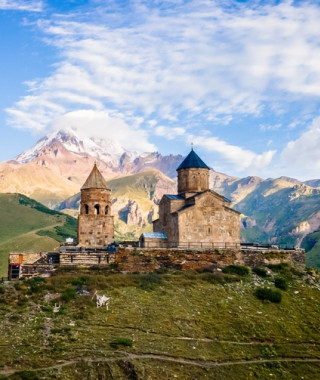 Reisebild - Georgien Reise - Kazbek und Dreifaltigkeitskirche Gergeti