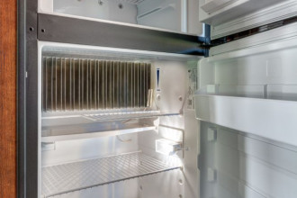 CanaDream RV MHA Maxi Motorhome Küche By: CanaDream RV Reisebild: CanaDream RV MHA Maxi Motorhome Küche