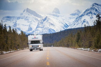 CanaDream RV MHA Maxi Motorhome Außenansicht By: CanaDream RV Reisebild: CanaDream RV MHA Maxi Motorhome Außenansicht