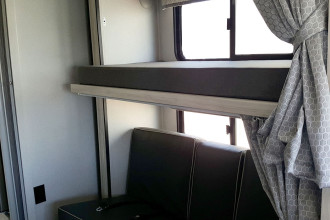 CanaDream RV MHX Maxi Plus Motorhome Schlafbereich By: CanaDream RV Reisebild: CanaDream RV MHX Maxi Plus Motorhome Schlafbereich