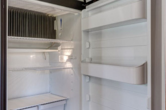 CanaDream RV SVC Super Van Conversion Küche By: CanaDream RV Reisebild: CanaDream RV SVC Super Van Conversion Küche