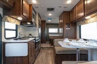 CanaDream RV SVC Super Van Conversion Küche By: CanaDream RV Reisebild: CanaDream RV SVC Super Van Conversion Küche