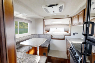 CanaDream RV TCA Maxi Travel Camper Innenansicht By: CanaDream RV Reisebild: CanaDream RV TCA Maxi Travel Camper Innenansicht