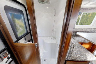 CanaDream RV TCA Maxi Travel Camper Bad By: CanaDream RV Reisebild: CanaDream RV TCA Maxi Travel Camper Bad