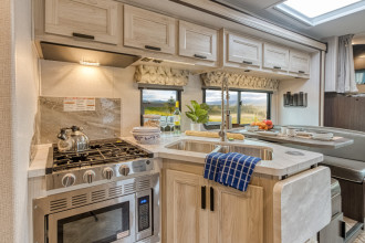 El Monte RV Innenansicht By: El Monte RV Reisebild: El Monte RV Innenansicht