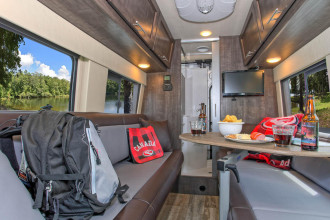 Reisebild: Wohnmobil Urlaub Kanada Four Seasons RV Van Conversion Innenansicht