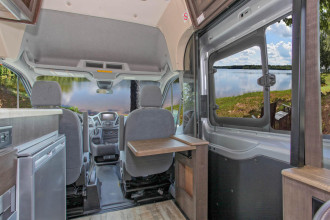 Reisebild: Wohnmobil Urlaub Kanada Four Seasons RV Van Conversion Innenansicht