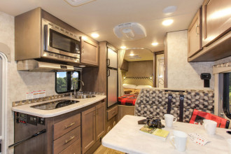 Reisebild: Wohnmobil Urlaub Kanada Four Seasons RV C-Medium Innenansicht