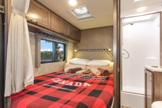 Reisebild: Wohnmobil Urlaub Kanada Four Seasons RV C-Medium Schlafbereich