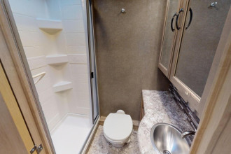 Reisebild: Wohnmobil Urlaub Kanada Four Seasons RV C-XLarge Bad