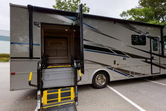 Wohnmobil Urlaub Kanada Fraserway Barrierefreies Wohnmobil Außenansicht By: Fraserway RV Reisebild: Wohnmobil Urlaub Kanada Fraserway Barrierefreies Wohnmobil Außenansicht