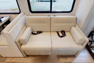 Wohnmobil Urlaub Kanada Fraserway Barrierefreies Wohnmobil Sitzbereich By: Fraserway RV Reisebild: Wohnmobil Urlaub Kanada Fraserway Barrierefreies Wohnmobil Sitzbereich