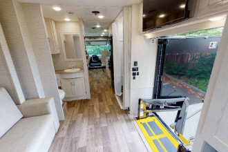 Wohnmobil Urlaub Kanada Fraserway Barrierefreies Wohnmobil Innenansicht By: Fraserway RV Reisebild: Wohnmobil Urlaub Kanada Fraserway Barrierefreies Wohnmobil Innenansicht