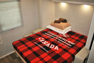 Wohnmobil Urlaub Kanada Fraserway Barrierefreies Wohnmobil Schlafbereich By: Fraserway RV Reisebild: Wohnmobil Urlaub Kanada Fraserway Barrierefreies Wohnmobil Schlafbereich