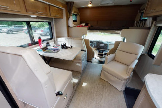 Wohnmobil Urlaub Kanada Fraserway C-Large Essbereich By: Fraserway RV Reisebild: Wohnmobil Urlaub Kanada Fraserway C-Large Essbereich