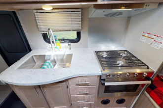 Wohnmobil Urlaub Kanada Fraserway C-Large Küche By: Fraserway RV Reisebild: Wohnmobil Urlaub Kanada Fraserway C-Large Küche