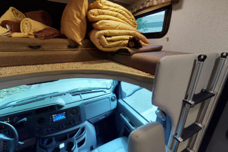 Wohnmobil Urlaub Kanada Fraserway C-Small Schlafbereich By: Fraserway RV Reisebild: Wohnmobil Urlaub Kanada Fraserway C-Small Schlafbereich