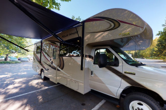 Wohnmobil Urlaub Kanada Fraserway C-XLarge Außenansicht By: Fraserway RV Reisebild: Wohnmobil Urlaub Kanada Fraserway C-XLarge Außenansicht