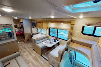 Wohnmobil Urlaub Kanada Fraserway C-XLarge Innenansicht By: Fraserway RV Reisebild: Wohnmobil Urlaub Kanada Fraserway C-XLarge Innenansicht