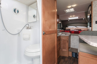 Wohnmobil Urlaub Kanada Fraserway Truck Camper Bad By: Fraserway RV Reisebild: Wohnmobil Urlaub Kanada Fraserway Truck Camper Bad