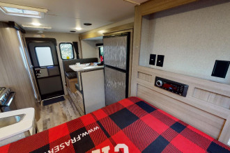 Wohnmobil Urlaub Kanada Fraserway Truck Camper mit Slide Out Innenansicht By: Fraserway RV Reisebild: Wohnmobil Urlaub Kanada Fraserway Truck Camper mit Slide Out Innenansicht