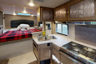 Wohnmobil Urlaub Kanada Fraserway Truck Camper mit Slide Out Küche By: Fraserway RV Reisebild: Wohnmobil Urlaub Kanada Fraserway Truck Camper mit Slide Out Küche