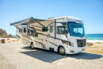 Road Bear RV Außenansicht By: Road Bear RV Reisebild: Road Bear RV Außenansicht