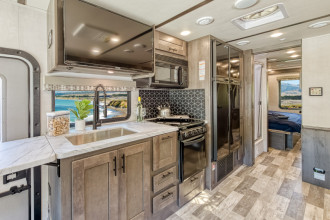 Road Bear RV Innenansicht By: Road Bear RV Reisebild: Road Bear RV Innenansicht