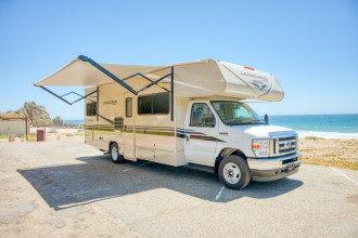 Road Bear RV Außenansicht By: Road Bear RV Reisebild: Road Bear RV Außenansicht