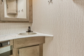 Road Bear RV Innenansicht By: Road Bear RV Reisebild: Road Bear RV Innenansicht