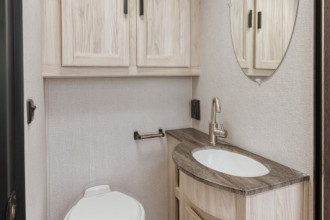 Road Bear RV Innenansicht By: Road Bear RV Reisebild: Road Bear RV Innenansicht