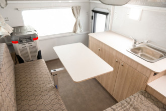 Reisebild: Cheapa 4WD innen