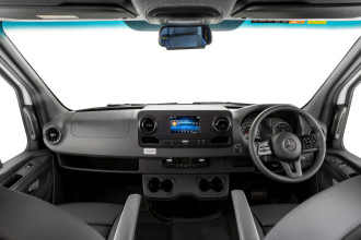 Apollo Euro Tourer Fahrerkabine By: THL Reisebild: Apollo Euro Tourer Fahrerkabine