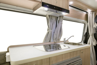 Apollo Euro Tourer Küche By: THL Reisebild: Apollo Euro Tourer Küche