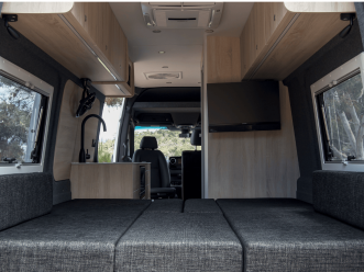 The Frontier Camper Bett By: RedSands Campers Reisebild: The Frontier Camper Bett