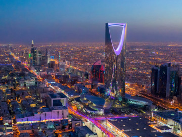 Blick über die Stadt im dunkeln Riad in Saudi Arabien