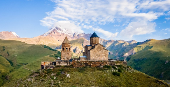 Reisebild - Georgien Reise - Kazbek und Dreifaltigkeitskirche Gergeti