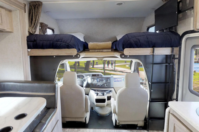 CanaDream RV MHB Midi Motorhome Innenansicht Foto des Modells - CanaDream RV MHB Midi Motorhome Innenansicht