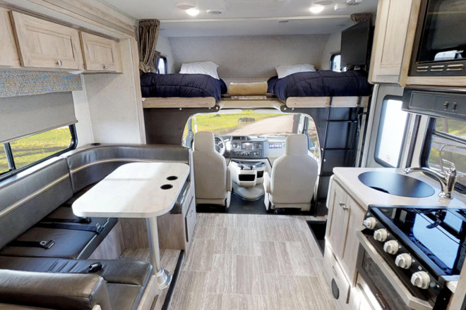 CanaDream RV MHB Midi Motorhome Innenansicht Foto des Modells - CanaDream RV MHB Midi Motorhome Innenansicht