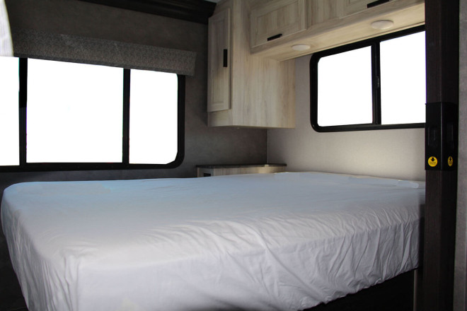 CanaDream RV MHX Maxi Plus Motorhome Schlafbereich Foto des Modells - CanaDream RV MHX Maxi Plus Motorhome Schlafbereich