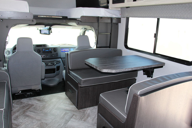 CanaDream RV MHX Maxi Plus Motorhome Innenansicht Foto des Modells - CanaDream RV MHX Maxi Plus Motorhome Innenansicht