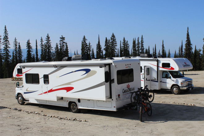 CanaDream RV MHX Maxi Plus Motorhome Außenansicht Foto des Modells - CanaDream RV MHX Maxi Plus Motorhome Außenansicht