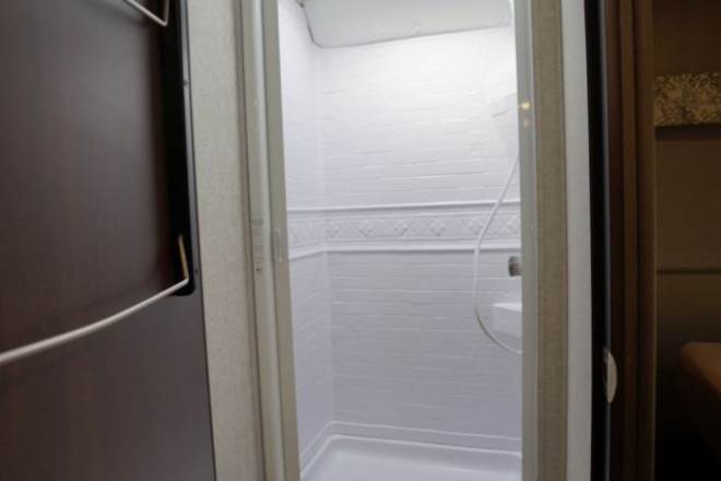 CanaDream RV SVC Super Van Conversion Bad Foto des Modells - CanaDream RV SVC Super Van Conversion Bad