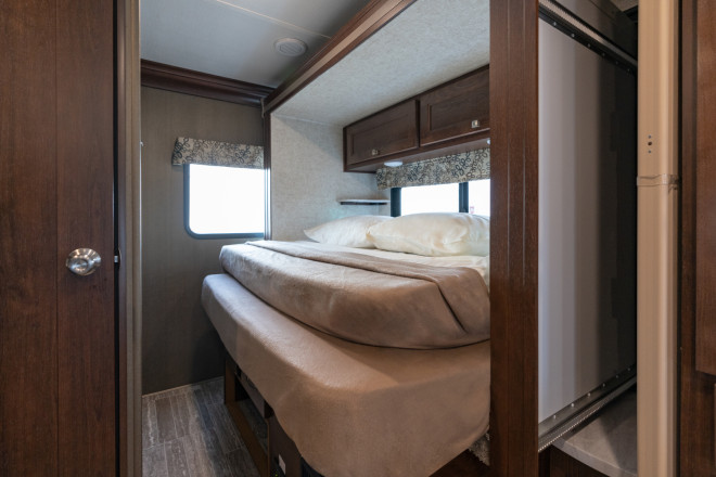 CanaDream RV SVC Super Van Conversion Schlafbereich Foto des Modells - CanaDream RV SVC Super Van Conversion Schlafbereich