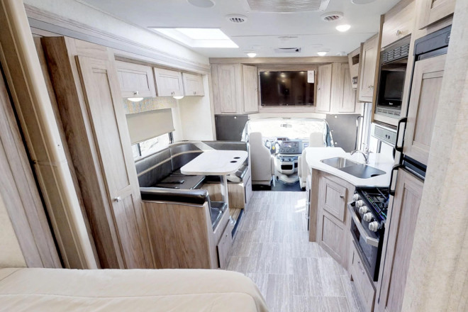 CanaDream RV SVC Super Van Conversion Innenansicht Foto des Modells - CanaDream RV SVC Super Van Conversion Innenansicht