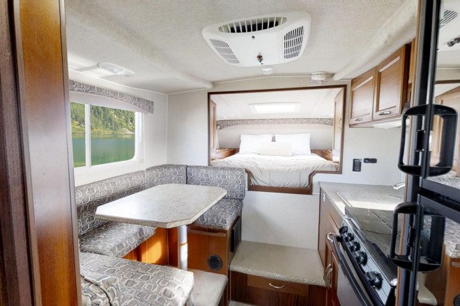 CanaDream RV TCA Maxi Travel Camper Innenansicht Foto des Modells - CanaDream RV TCA Maxi Travel Camper Innenansicht