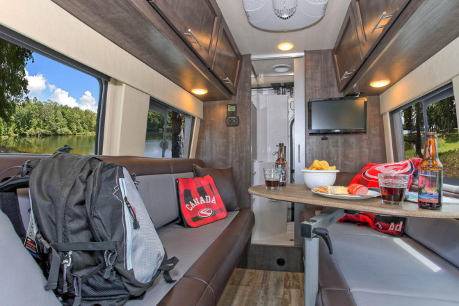 Wohnmobil Urlaub Kanada Four Seasons RV Van Conversion Innenansicht Foto des Modells - Wohnmobil Urlaub Kanada Four Seasons RV Van Conversion Innenansicht