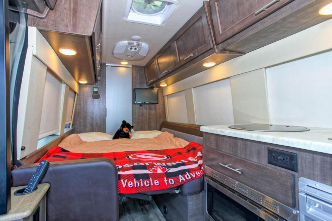 Wohnmobil Urlaub Kanada Four Seasons RV Van Conversion Schlafbereich Foto des Modells - Wohnmobil Urlaub Kanada Four Seasons RV Van Conversion Schlafbereich