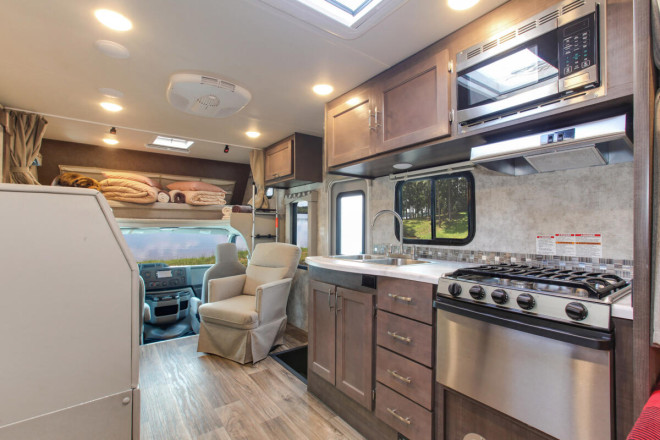 Wohnmobil Urlaub Kanada Four Seasons RV C-Large Küche Foto des Modells - Wohnmobil Urlaub Kanada Four Seasons RV C-Large Küche